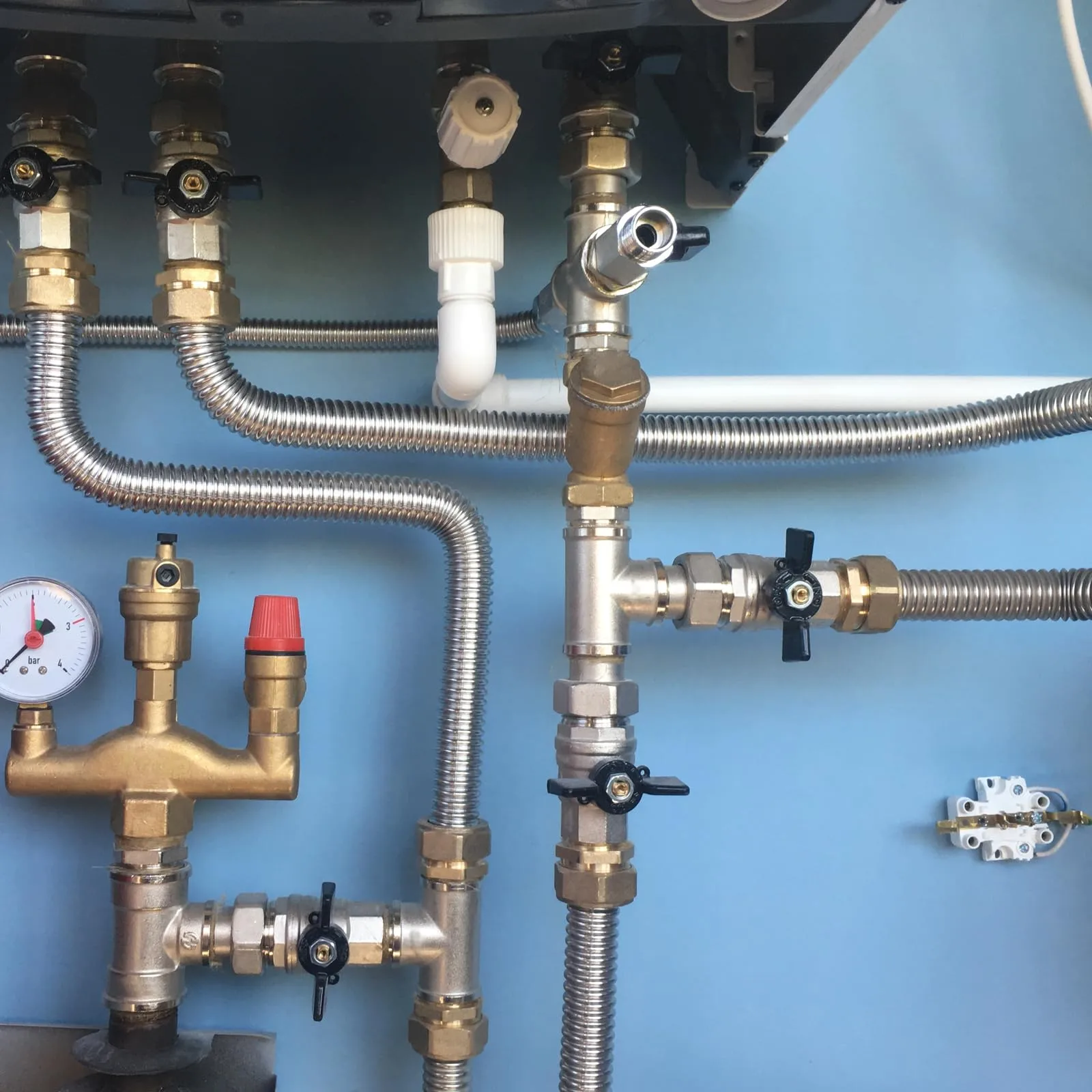 Conexión profesional en calentador con tubo inox
