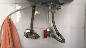 Latiguillo roto que causó daños por agua
